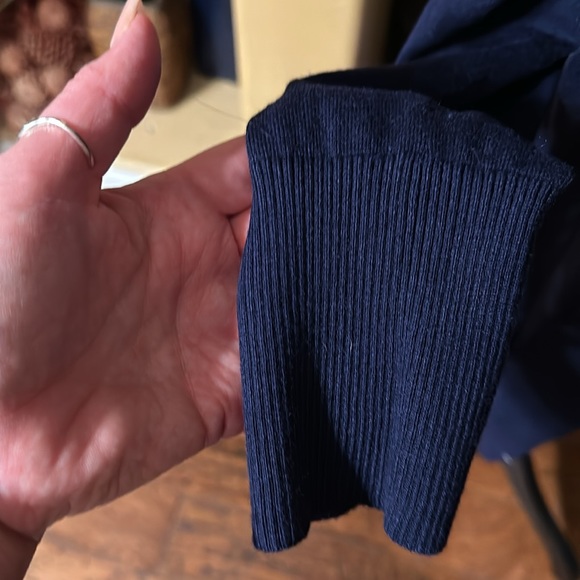 Navy open front long cardigan.  Long sleeve, front pockets. Size large - Picture 4 of 6